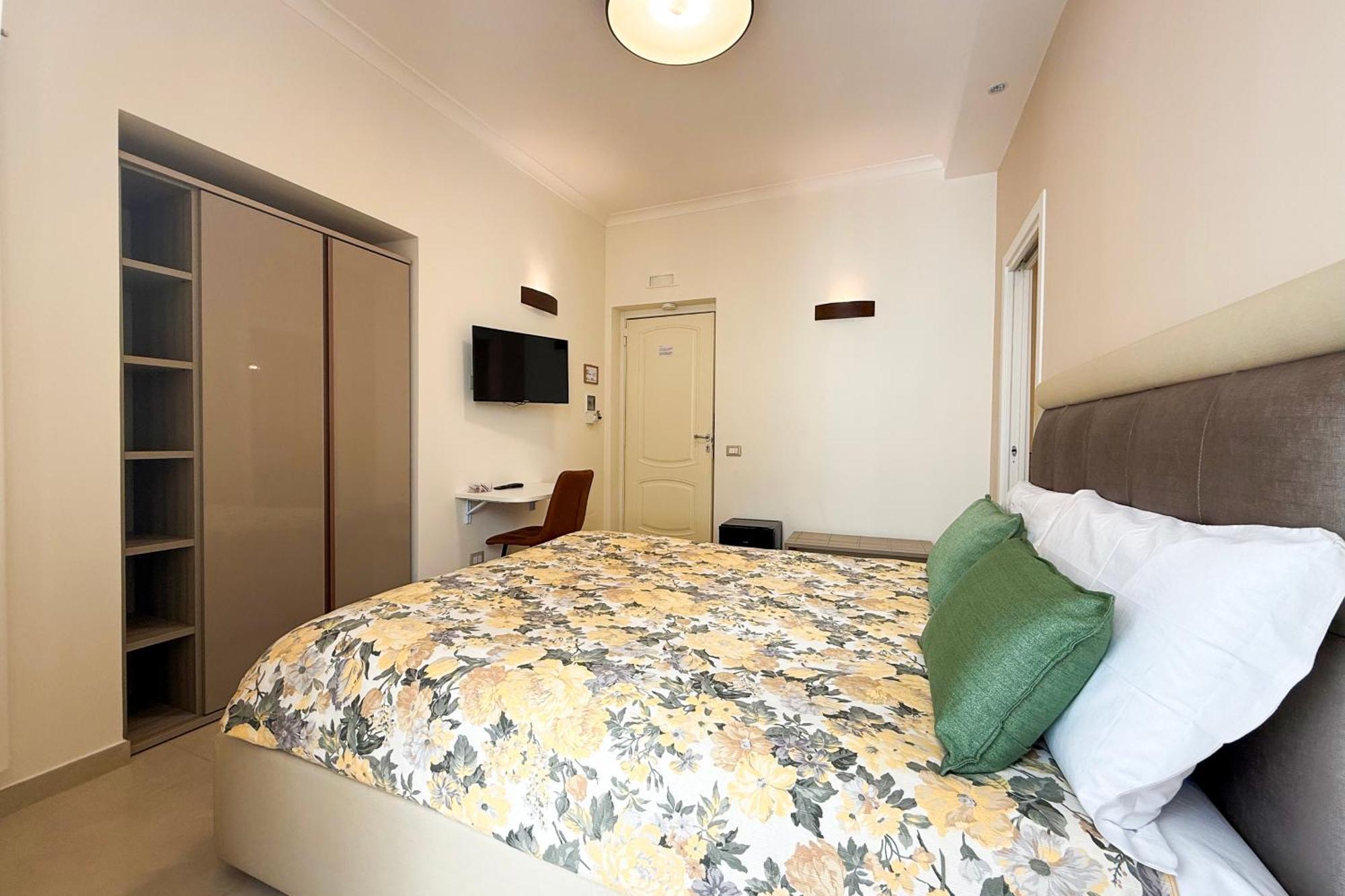 Opera 5 Hotel Napoli Ngoại thất bức ảnh