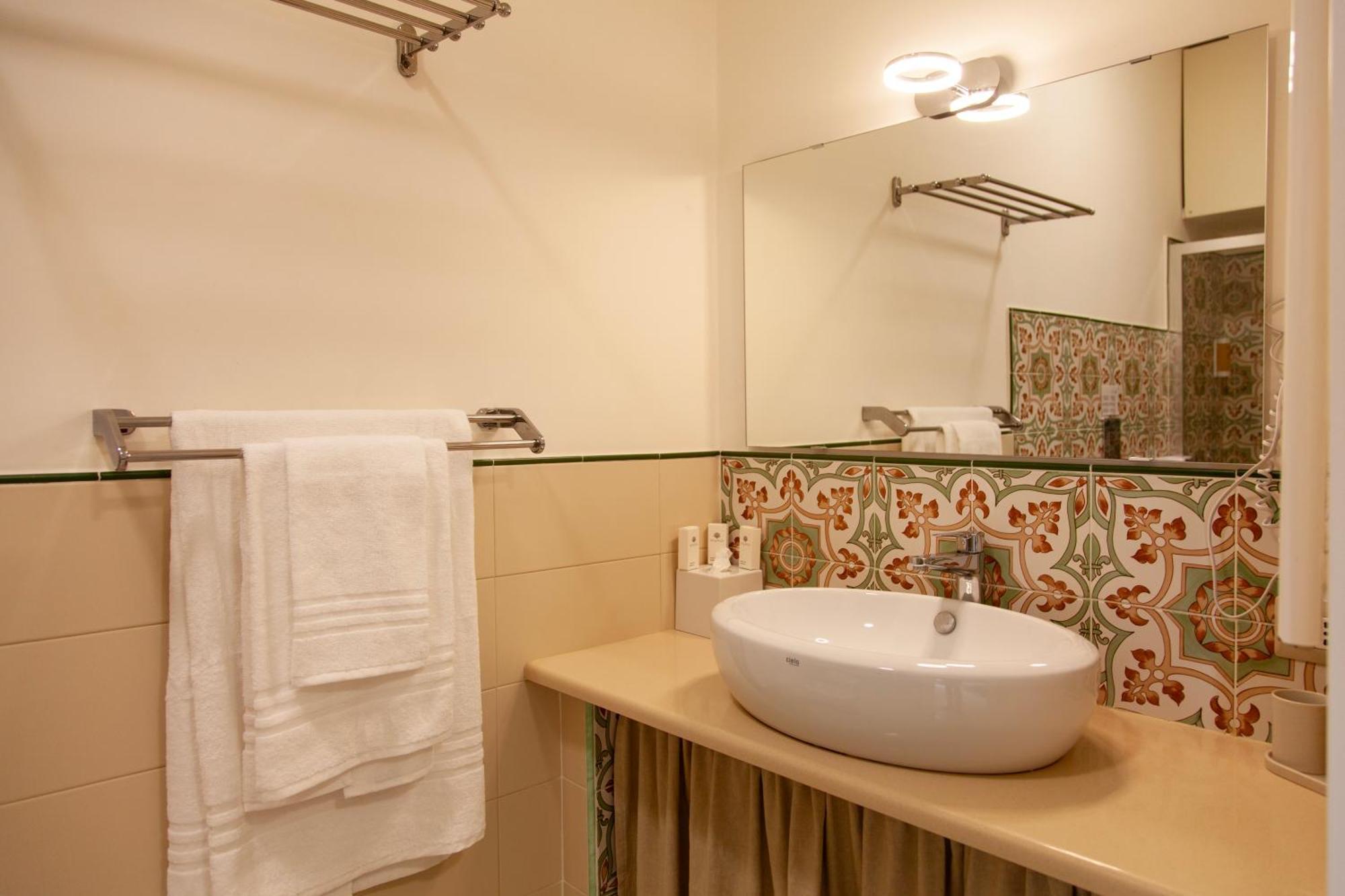 Opera 5 Hotel Napoli Ngoại thất bức ảnh